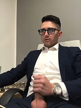 masterboss  online show from April 14, 2026, 11:38 am