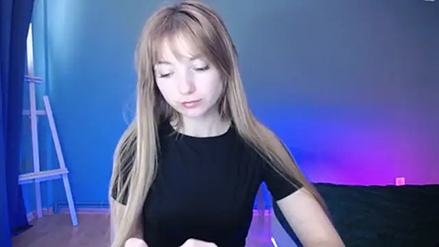 LuciaYoung online show from February 11, 2025, 1:20 pm