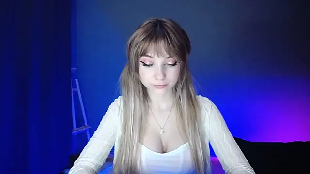 LuciaYoung online show from March 11, 2025, 7:25 pm