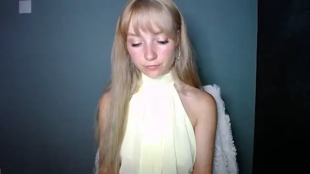 LuciaYoung online show from September 10, 2025, 2:28 pm