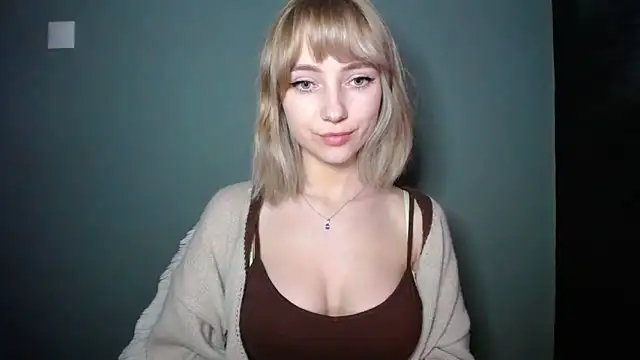 LuciaYoung online show from March 4, 2026, 7:20 pm