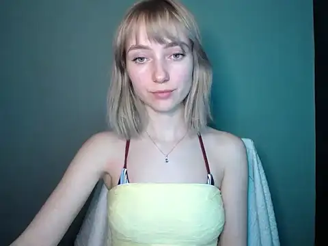 LuciaYoung online show from March 11, 2026, 7:42 pm