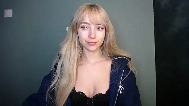 LuciaYoung online show from April 15, 2026, 6:15 pm