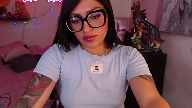 MissDennise online show from February 28, 2025, 5:26 pm