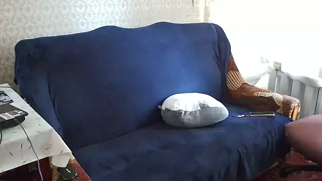 Snapshot of franceska_blue chatting on April 11, 2026, 1:15 pm franceska blue online show from April 11, 2026, 1:15 pm