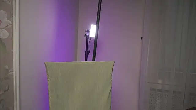 Snapshot of PixieMeow_ chatting on February 14, 2025, 2:12 pm PixieMeow online show from February 14, 2025, 2:12 pm