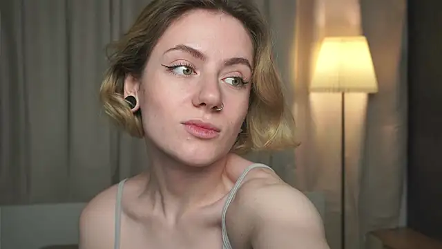 Snapshot of PixieMeow_ chatting on March 16, 2025, 5:17 pm PixieMeow online show from March 16, 2025, 5:17 pm