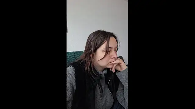 Cyndee Winter online show from April 6, 2026, 1:34 pm