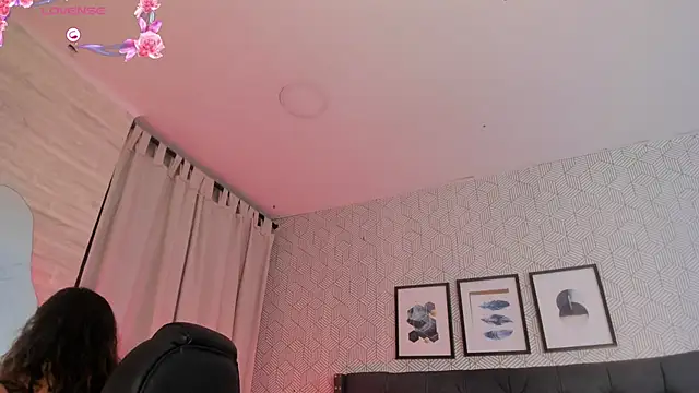 emma  smith1 online show from February 4, 2025, 12:33 pm