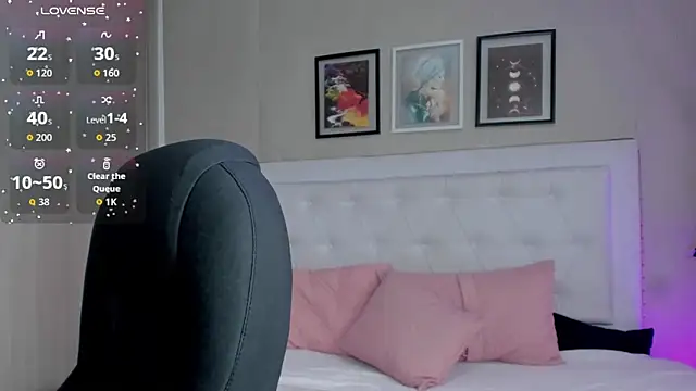 emma  smith1 online show from March 12, 2026, 12:44 pm