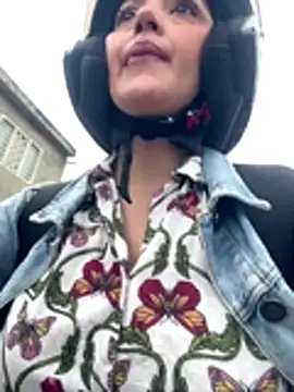 LIAH IZUMI online show from December 2, 2025, 12:54 pm