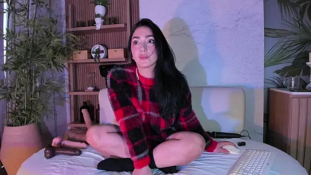 LIAH IZUMI online show from June 5, 2026, 1:28 pm