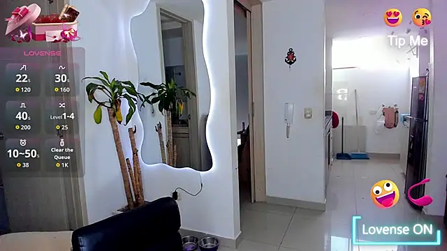 AbrilStivenson  online show from October 17, 2025, 10:01 pm