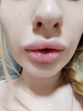 Snapshot of Elza_kom chatting on February 17, 2025, 1:32 pm Elza kom online show from February 17, 2025, 1:32 pm