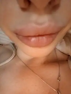 Snapshot of Elza_kom chatting on February 20, 2025, 4:03 pm Elza kom online show from February 20, 2025, 4:03 pm