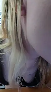 Snapshot of Elza_kom chatting on March 4, 2025, 6:47 am Elza kom online show from March 4, 2025, 6:47 am