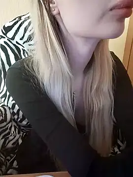 Snapshot of Elza_kom chatting on March 8, 2025, 6:21 am Elza kom online show from March 8, 2025, 6:21 am