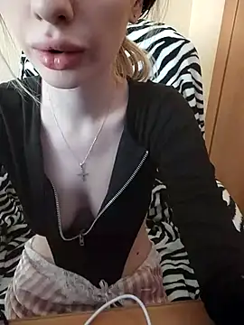 Snapshot of Elza_kom chatting on March 15, 2025, 5:52 am Elza kom online show from March 15, 2025, 5:52 am