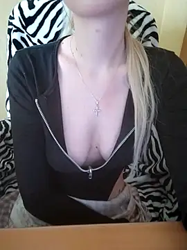 Snapshot of Elza_kom chatting on March 15, 2025, 8:58 am Elza kom online show from March 15, 2025, 8:58 am