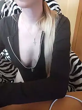 Snapshot of Elza_kom chatting on March 22, 2025, 11:21 am Elza kom online show from March 22, 2025, 11:21 am