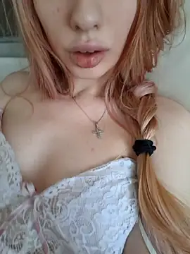 Snapshot of Elza_kom chatting on December 3, 2025, 6:43 am Elza kom online show from December 3, 2025, 6:43 am