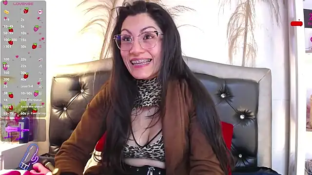 Rapunzeell  online show from February 24, 2025, 1:53 pm