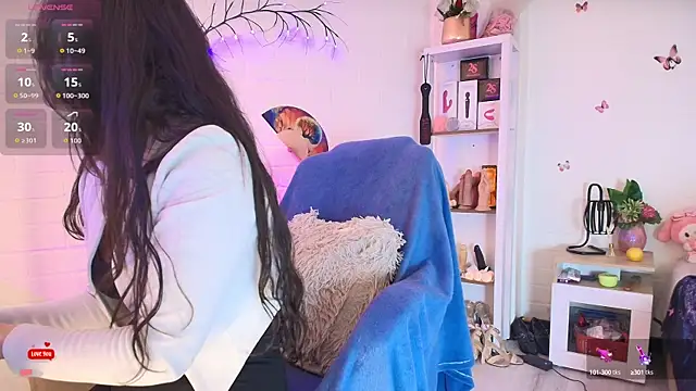 Rapunzeell  online show from September 24, 2025, 1:25 pm