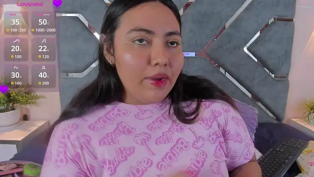 LucciaPorter online show from May 23, 2026, 2:21 pm