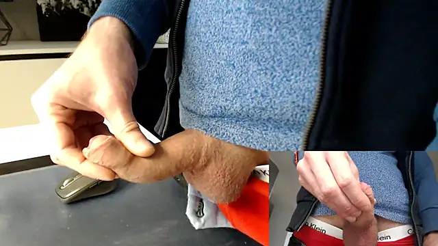 Snapshot of sperma_tributes chatting on January 17, 2025, 8:24 am sperma tributes online show from January 17, 2025, 8:24 am