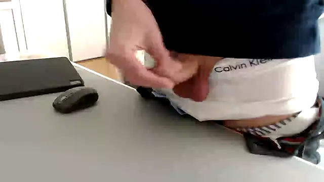 Snapshot of sperma_tributes chatting on February 27, 2025, 9:32 am sperma tributes online show from February 27, 2025, 9:32 am