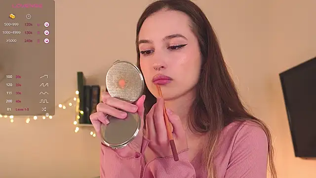 Snapshot of NeonShine chatting on December 9, 2024, 3:18 am NeonShine online show from December 9, 2024, 3:18 am