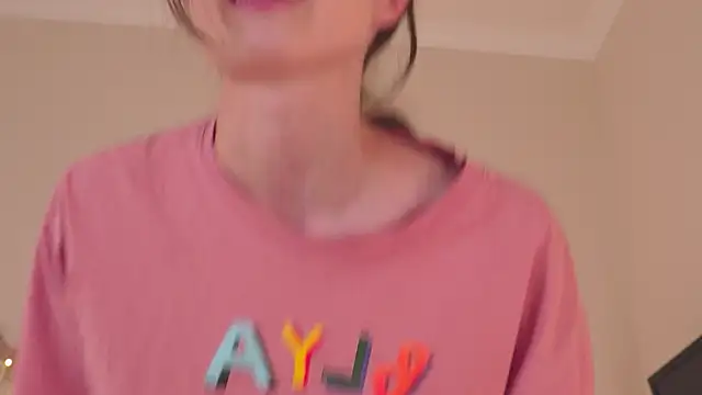 Snapshot of NeonShine chatting on February 11, 2025, 7:44 am NeonShine online show from February 11, 2025, 7:44 am