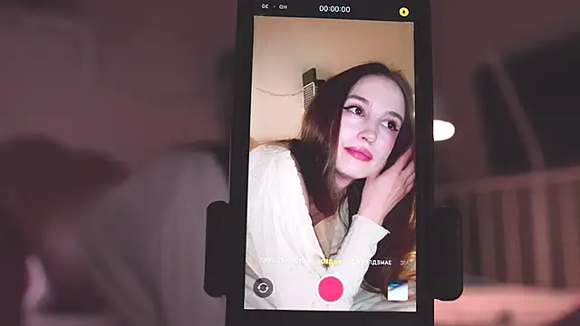 Snapshot of NeonShine chatting on October 2, 2025, 5:58 am NeonShine online show from October 2, 2025, 5:58 am