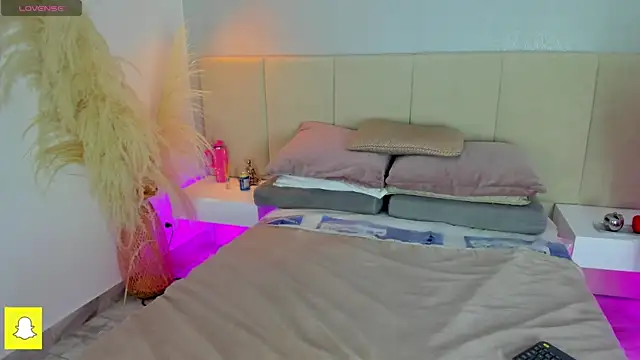 sofia pamela online show from November 7, 2025, 7:03 pm