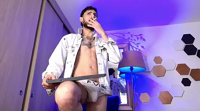 enzo herrera01 online show from March 9, 2025, 7:45 am