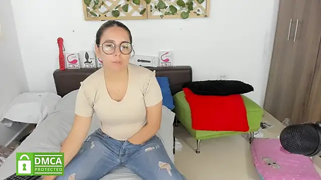 Snapshot of isa_loves_cum chatting on February 11, 2025, 7:27 pm isa loves cum online show from February 11, 2025, 7:27 pm