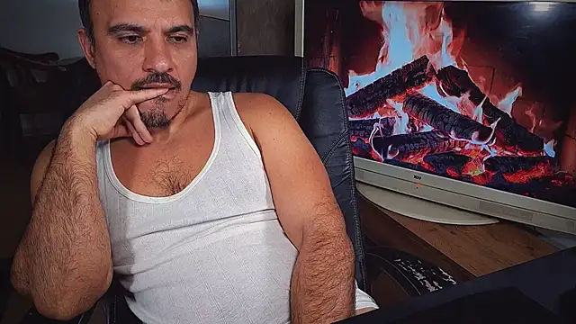 Snapshot of officeman7 chatting on February 15, 2025, 8:22 pm officeman7 online show from February 15, 2025, 8:22 pm