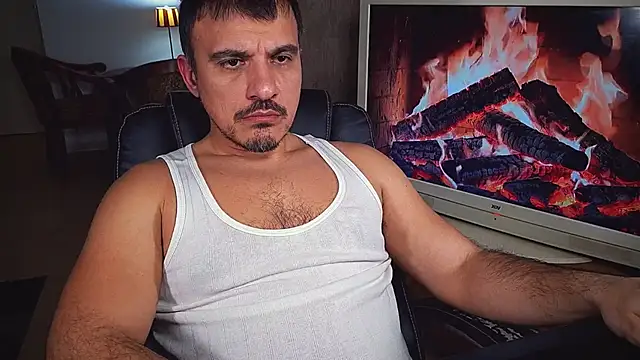 Snapshot of officeman7 chatting on February 16, 2025, 4:42 pm officeman7 online show from February 16, 2025, 4:42 pm