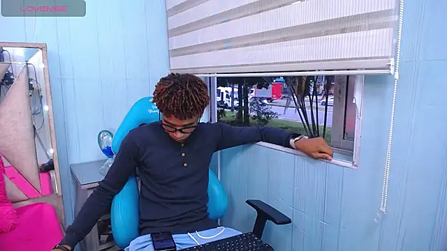 sexy blacks  online show from February 28, 2025, 11:25 am