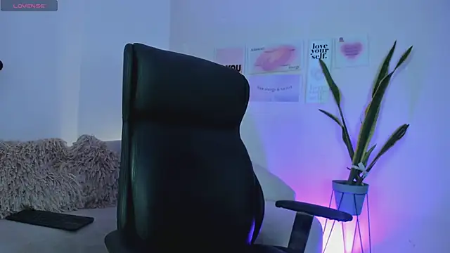 Snapshot of ChloeHarper_ chatting on February 14, 2025, 12:36 pm ChloeHarper online show from February 14, 2025, 12:36 pm