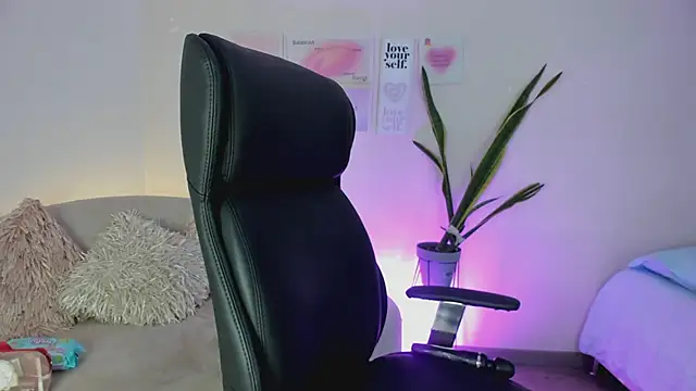 Snapshot of ChloeHarper_ chatting on March 3, 2025, 4:14 pm ChloeHarper online show from March 3, 2025, 4:14 pm