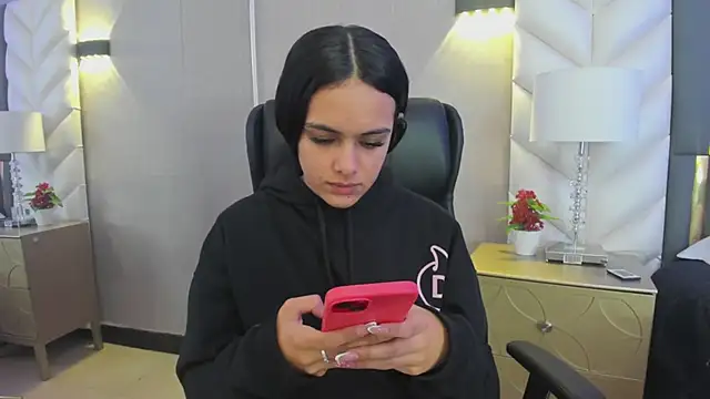 ChloeHarper  online show from March 25, 2026, 11:49 am