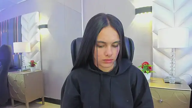 ChloeHarper  online show from April 6, 2026, 11:44 am