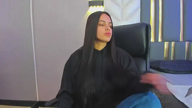 Snapshot of ChloeHarper_ chatting on April 22, 2026, 11:34 am ChloeHarper online show from April 22, 2026, 11:34 am