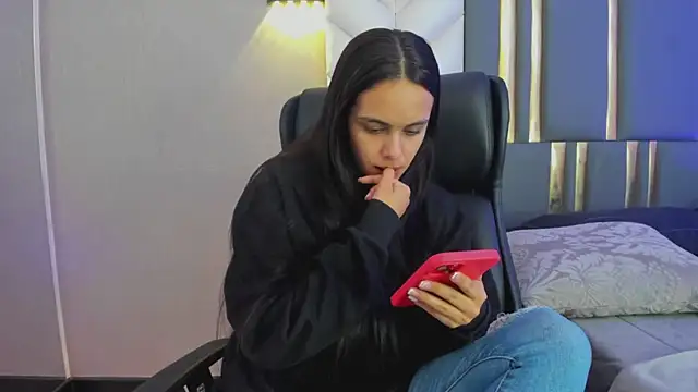 Snapshot of ChloeHarper_ chatting on April 24, 2026, 11:56 am ChloeHarper online show from April 24, 2026, 11:56 am