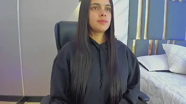 Snapshot of ChloeHarper_ chatting on May 27, 2026, 11:51 am ChloeHarper online show from May 27, 2026, 11:51 am