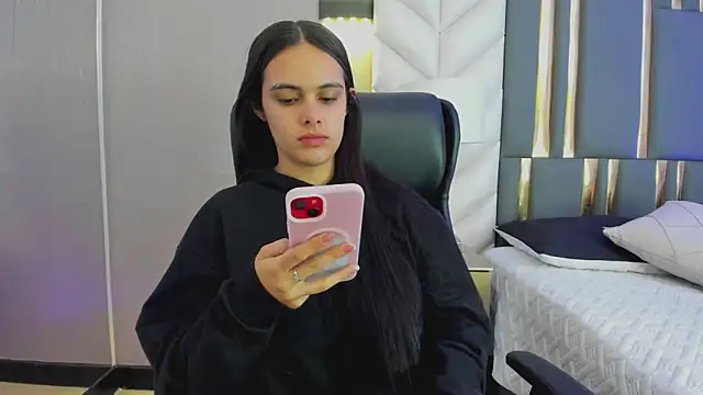 Snapshot of ChloeHarper_ chatting on June 5, 2026, 1:28 pm ChloeHarper online show from June 5, 2026, 1:28 pm