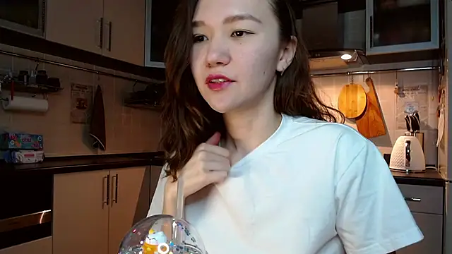 Kelly Yon online show from March 16, 2025, 9:37 pm