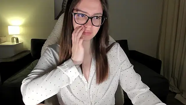 Sonia moon  online show from March 3, 2025, 1:21 am