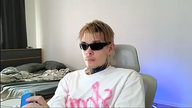 Snapshot of DENIS_HERE chatting on May 18, 2026, 2:12 pm DENIS HERE online show from May 18, 2026, 2:12 pm